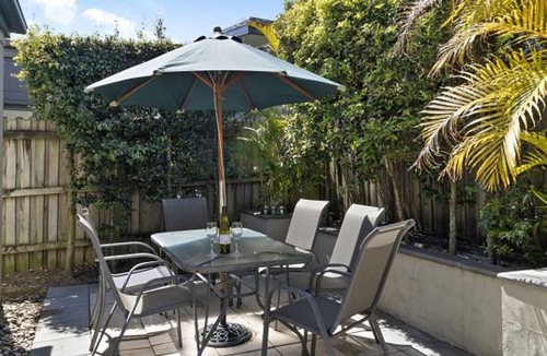 Huskisson House | Husky House by Experience Jervis Bay