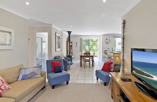 Huskisson House | Husky House by Experience Jervis Bay