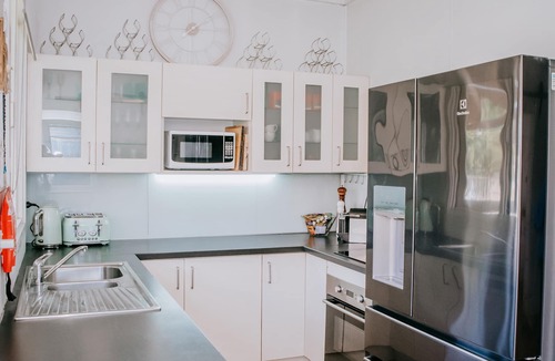 Huskisson Cottage | Husky Waters overlooking the moored yachts.