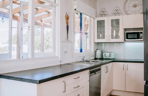 Huskisson Cottage | Husky Waters overlooking the moored yachts.