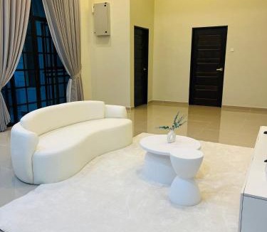 Kampung Titian Pendek House | Husna WhiteStay Modern Luxury Family Home spacious 1700sqft Gated Parking
