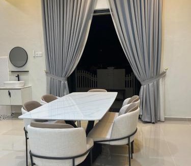 Kampung Titian Pendek House | Husna WhiteStay Modern Luxury Family Home spacious 1700sqft Gated Parking