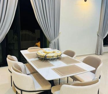 Kampung Titian Pendek House | Husna WhiteStay Modern Luxury Family Home spacious 1700sqft Gated Parking