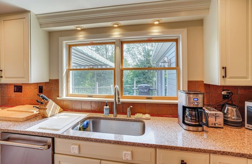 Hollowville House | Huson Valley Group Getaway w/Mtn Views + Fire Pit