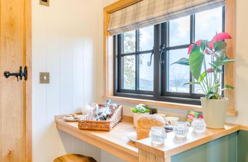 Monkswood House | Hut Uk42176