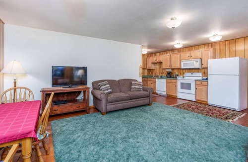 Yosemite West House | Hutchings Cabin & Apt.