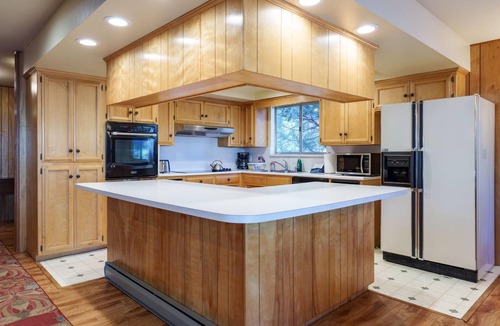 Yosemite West House | Hutchings Cabin & Apt.
