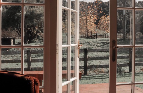 Tongaporutu House | Hutiwai hideaway cottage