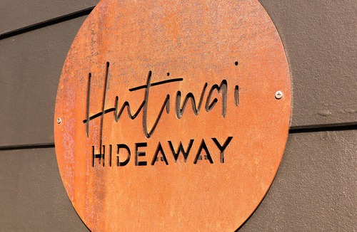 Tongaporutu House | Hutiwai hideaway cottage