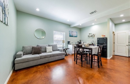 Hutto House | Hutto Casita 5 min from Kalahari Resorts & Dell Diamond!