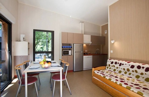 Beaulieu-sur-Dordogne RV Rental | Huttopia Beaulieu sur Dordogne