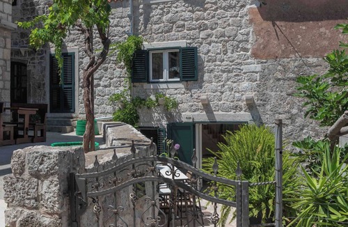 Hvar Old Town Villa | Hvar old town/luxury downtown villa/feel Dalmatia