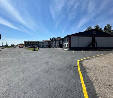 Wawa Hotel | HWY 17 Hotel