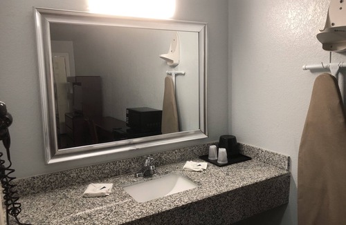Eastern Division Hotel | Hwy 59 Motel Laredo Medical Center