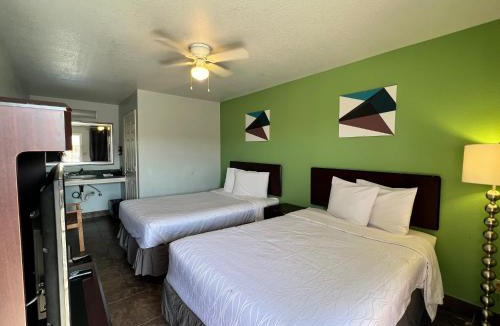 Eastern Division Hotel | Hwy 59 Motel Laredo Medical Center