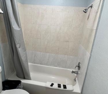 Eastern Division Hotel | Hwy 59 Motel Laredo Medical Center