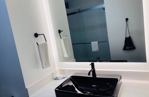 Calera Hotel | Hy-Lo Hotel