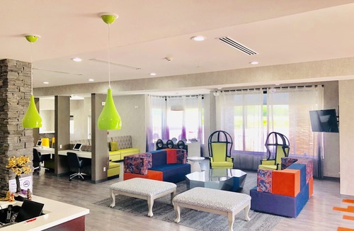 Calera Hotel | Hy-Lo Hotel