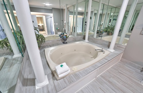 Main Street Hyannis Hotel | Hyannis Plaza Hotel