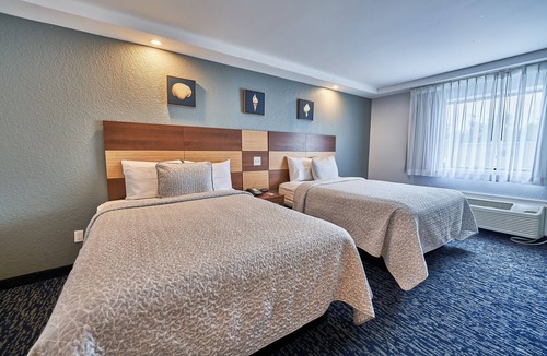 Main Street Hyannis Hotel | Hyannis Plaza Hotel