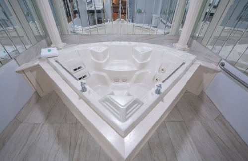 Main Street Hyannis Hotel | Hyannis Plaza Hotel