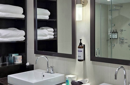 Wellington Place Hotel | Hyatt Regency Toronto