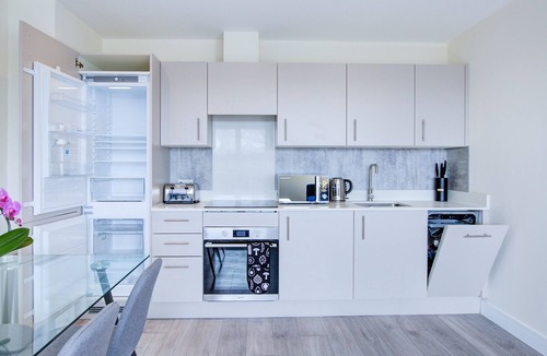 Sutton Apartment | Hybrid Resi - Cheam