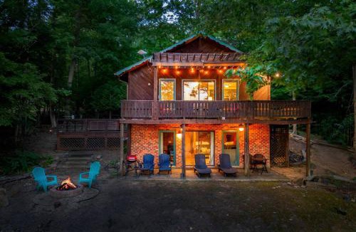Roxboro House | Hyco Lake Hideout - Lakefront Escape, Dock, Fire Pit, Family friendly!