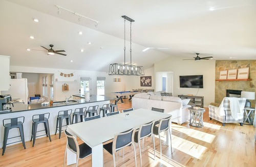 Semora House | Hyco Paradise/Hot tub/Lake-front/Fire-pit/Game-room/Incredible VIews