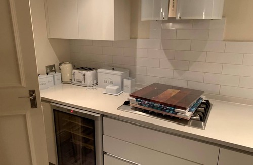 Bayswater Villa | Hyde Park 4 Bedroom Villa