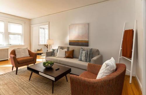Hyde Park Apartment | Hyde Park Comfort with Office Near Everything