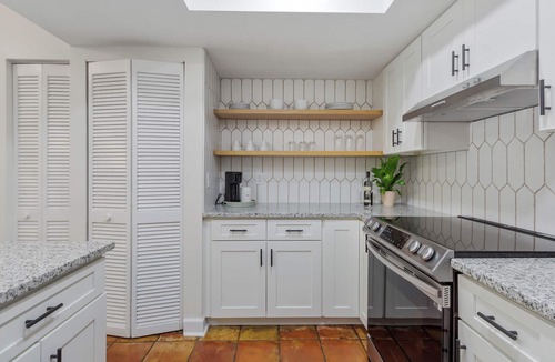 SoHo Condo | Hyde Park Condo - 2 b/2 ba - Location, Location, Location