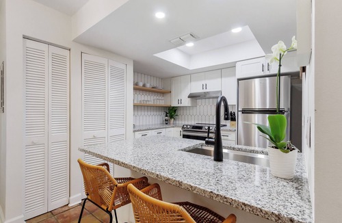SoHo Condo | Hyde Park Condo - 2 b/2 ba - Location, Location, Location