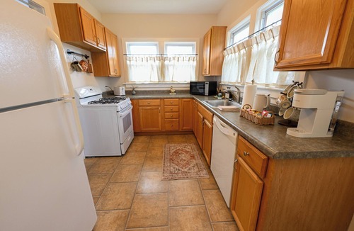 Hyde Park House | Hyde Park Cottage - Gateway to the Hudson Valley