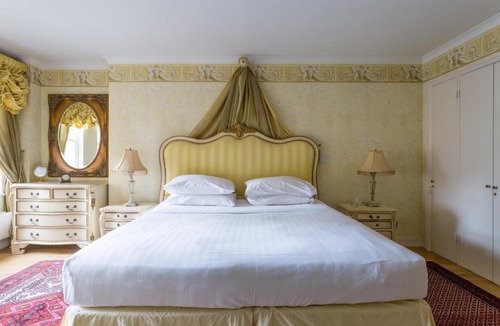 Queen's Gate Apartment | Hyde Park Gate II by Onefinestay