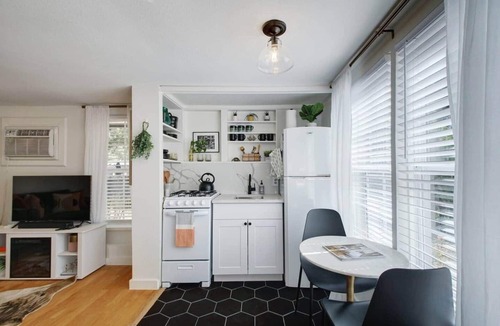 Hancock House | Hyde Park Guesthouse w/Parking & Private Entry