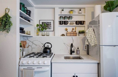 Hancock House | Hyde Park Guesthouse w/Parking & Private Entry
