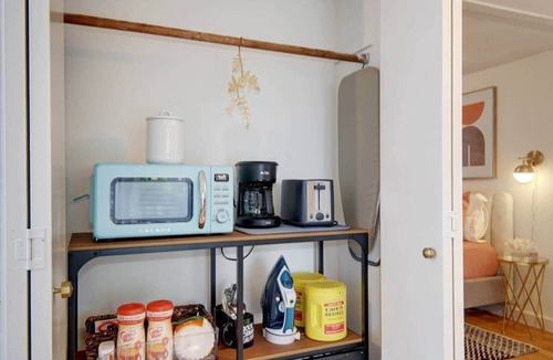Hancock House | Hyde Park Guesthouse w/Parking & Private Entry