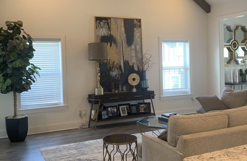 Cave Springs House | Hyde Park Hide Away