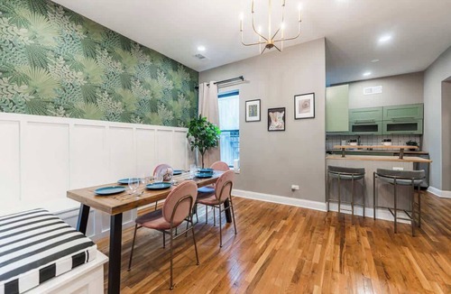 Kenwood Apartment | Hyde Park Luxury Stay 5BR Near Lake & UChicago