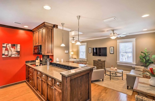 Historic Hyde Park North Apartment | Hyde Park Luxury Studio w/Prime Location!