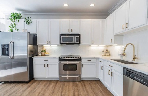Courier City - Oscawana House | Hyde Park/SoHo/Downtown 2/2 Townhome
