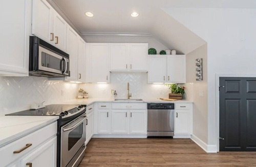 Courier City - Oscawana House | Hyde Park/SoHo/Downtown 2/2 Townhome