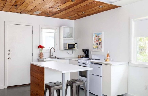 Hyde Park Apartment | 🌸 Hyde Park Studio Near UT + Downtown | Pastel Casita 🌿