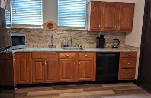 Swissvale Apartment | Hydee's Hideaway