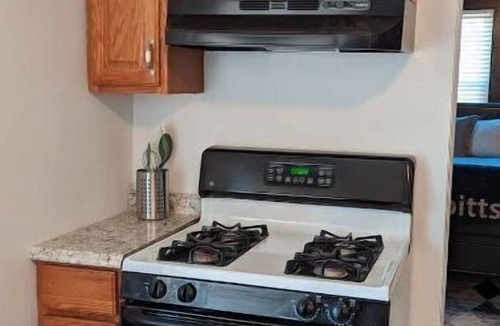 Swissvale Apartment | Hydee's Hideaway