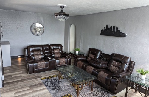 Swissvale Apartment | Hydee's Hideaway