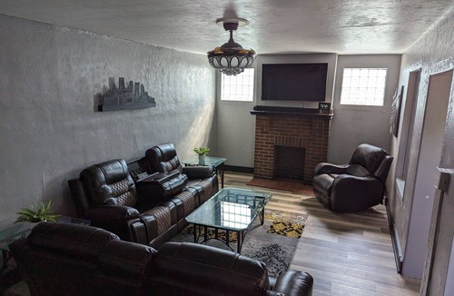 Swissvale Apartment | Hydee's Hideaway