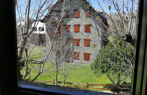 Taull Apartment | Hydromassage, fireplace and swimming pool in summer - Herbasabina 5