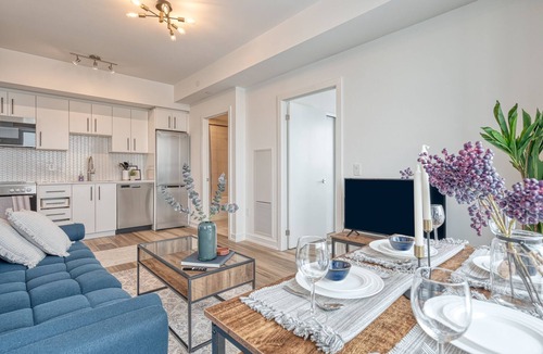 Kitchener Apartment | Hydropool Spa HotTub/Bowling Alley/Sauna/Patio/BBQ/Games - Gorgeous Corner Condo
